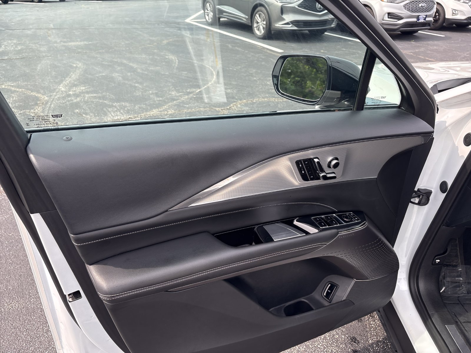 Used 2024 Cadillac Lyriq Tech RWD image 37