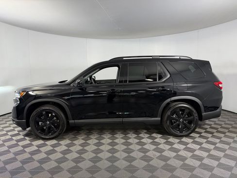 Used 2025 Honda Pilot Black Edition image 10