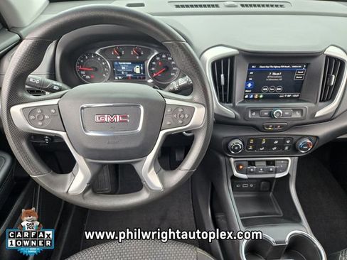 Used 2024 GMC Terrain SLE image 12