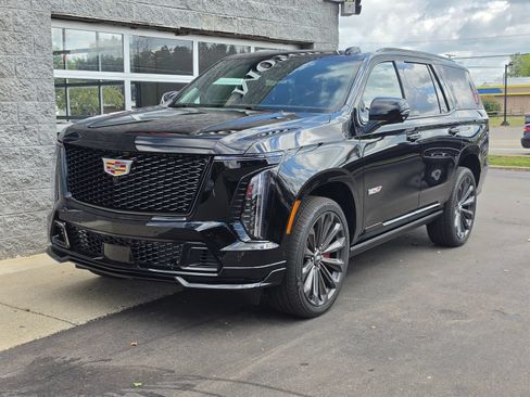 Used 2026 Cadillac Escalade V w/ LPO, Floor Liner Package AWD/4WD image 1