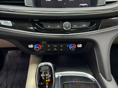 Used 2018 Buick Enclave Essence FWD image 21