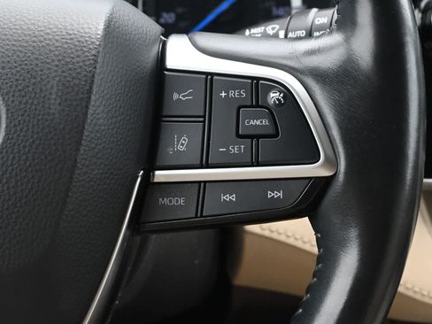Used 2021 Toyota Highlander Platinum AWD/4WD image 11