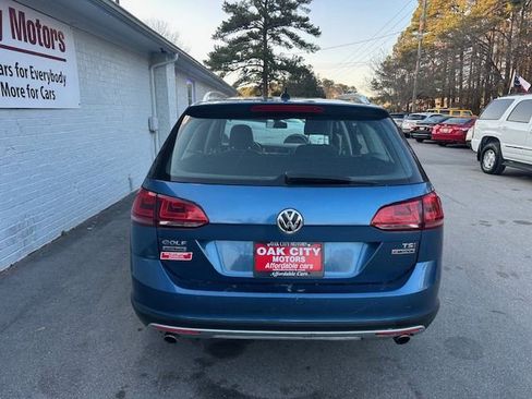 Used 2017 Volkswagen Golf Alltrack S image 6