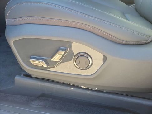 Certified 2026 Kia EV9 Light image 18