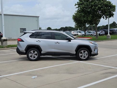 Used 2025 Toyota RAV4 LE AWD/4WD image 4