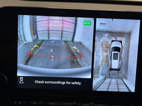 Used 2024 Nissan Pathfinder Platinum w/ Cargo Package image 5