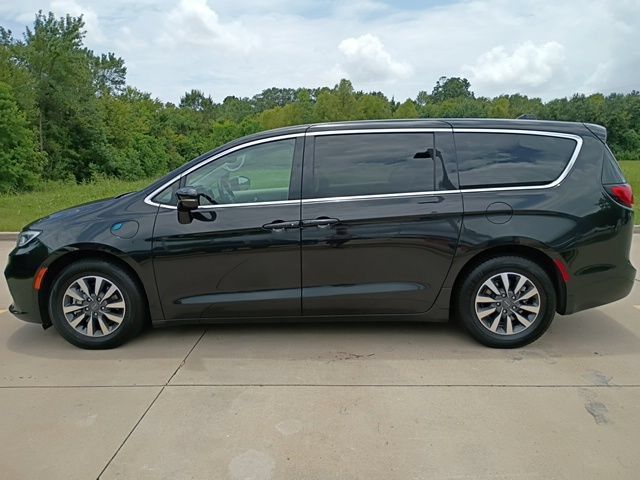 Used 2024 Chrysler Pacifica Limited FWD image 10