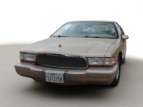 Used 1994 Buick Roadmaster Sedan image 1