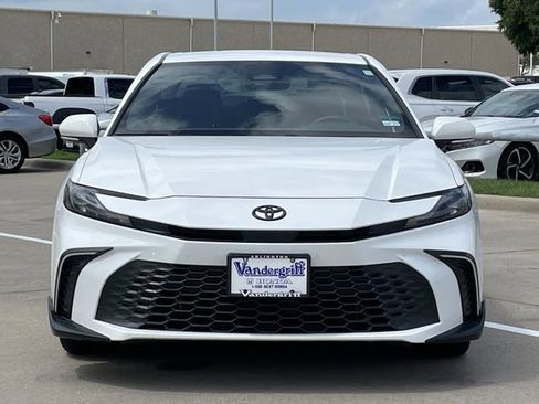 Used 2025 Toyota Camry SE w/ Convenience Package FWD image 8
