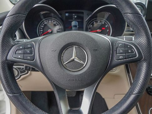 Used 2019 Mercedes-Benz GLC 300 4MATIC image 10