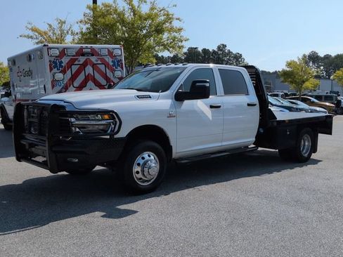 Used 2026 RAM 3500 Tradesman w/ Chrome Appearance Group AWD/4WD image 7