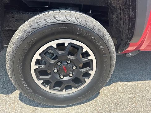 Used 2025 Toyota Tacoma TRD Off-Road AWD/4WD image 7