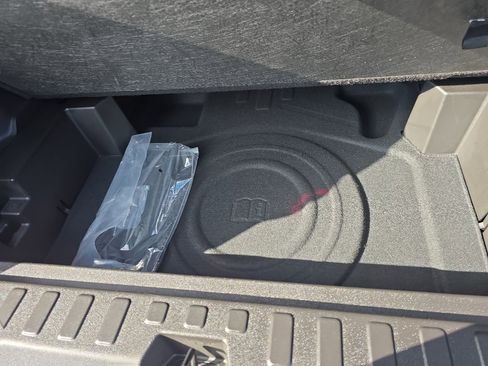 Used 2023 Chevrolet Equinox LT image 11