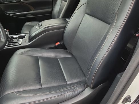 Used 2018 Toyota Highlander Limited w/ Protection Package #3 AWD/4WD image 22