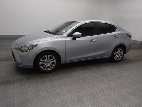 Used 2017 Toyota Yaris iA image 2