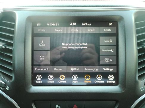 Used 2020 Jeep Cherokee Trailhawk AWD/4WD image 40