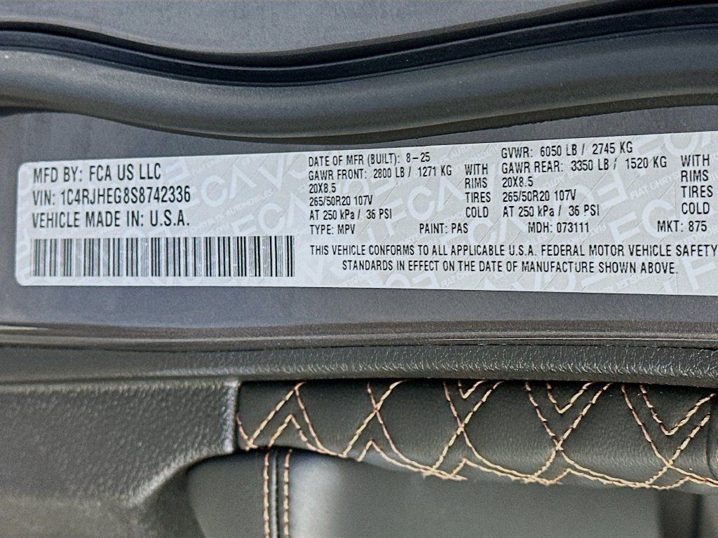 Used 2025 Jeep Grand Cherokee Summit AWD/4WD image 37