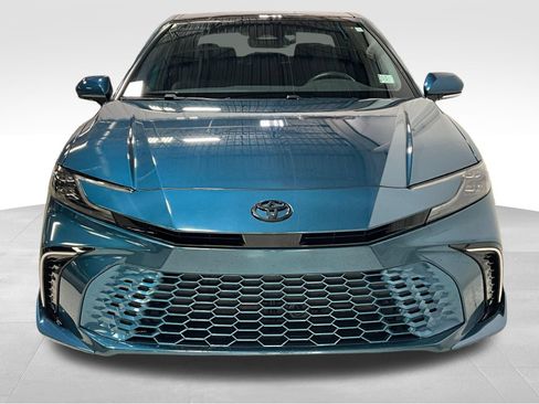 Used 2025 Toyota Camry XSE FWD image 2