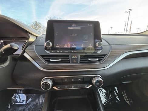 Used 2024 Nissan Altima 2.5 SV image 14
