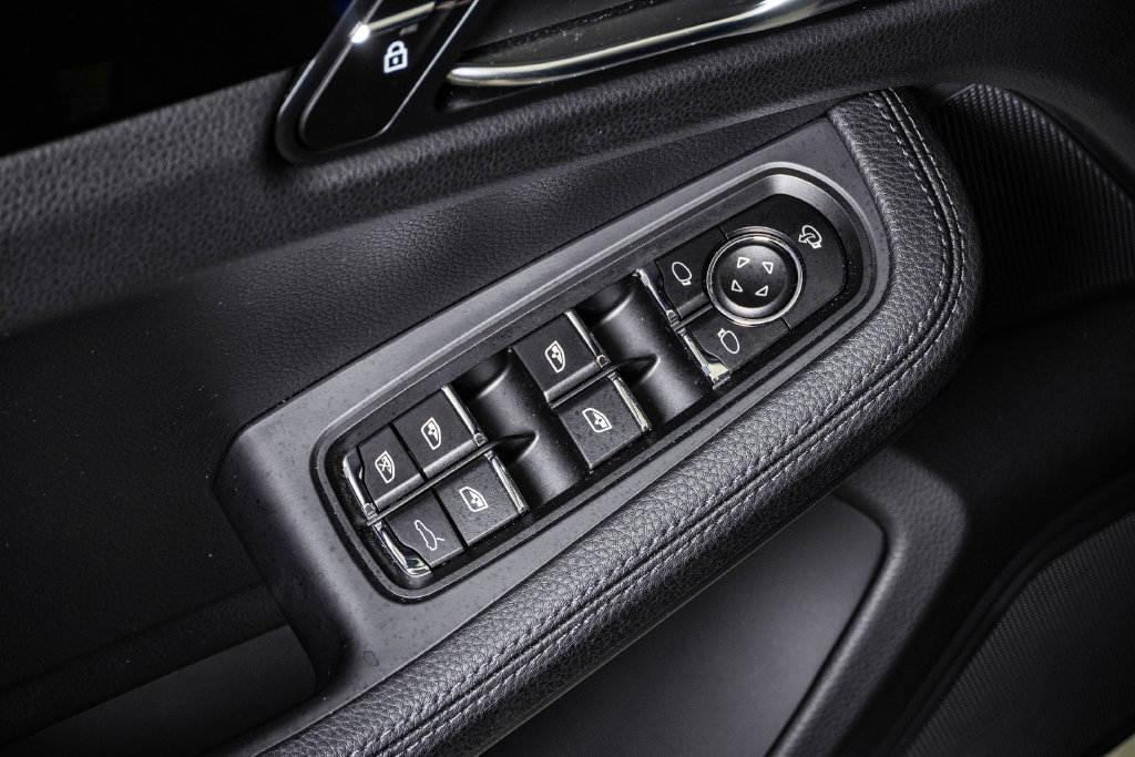 Certified 2026 Porsche Macan AWD/4WD image 26