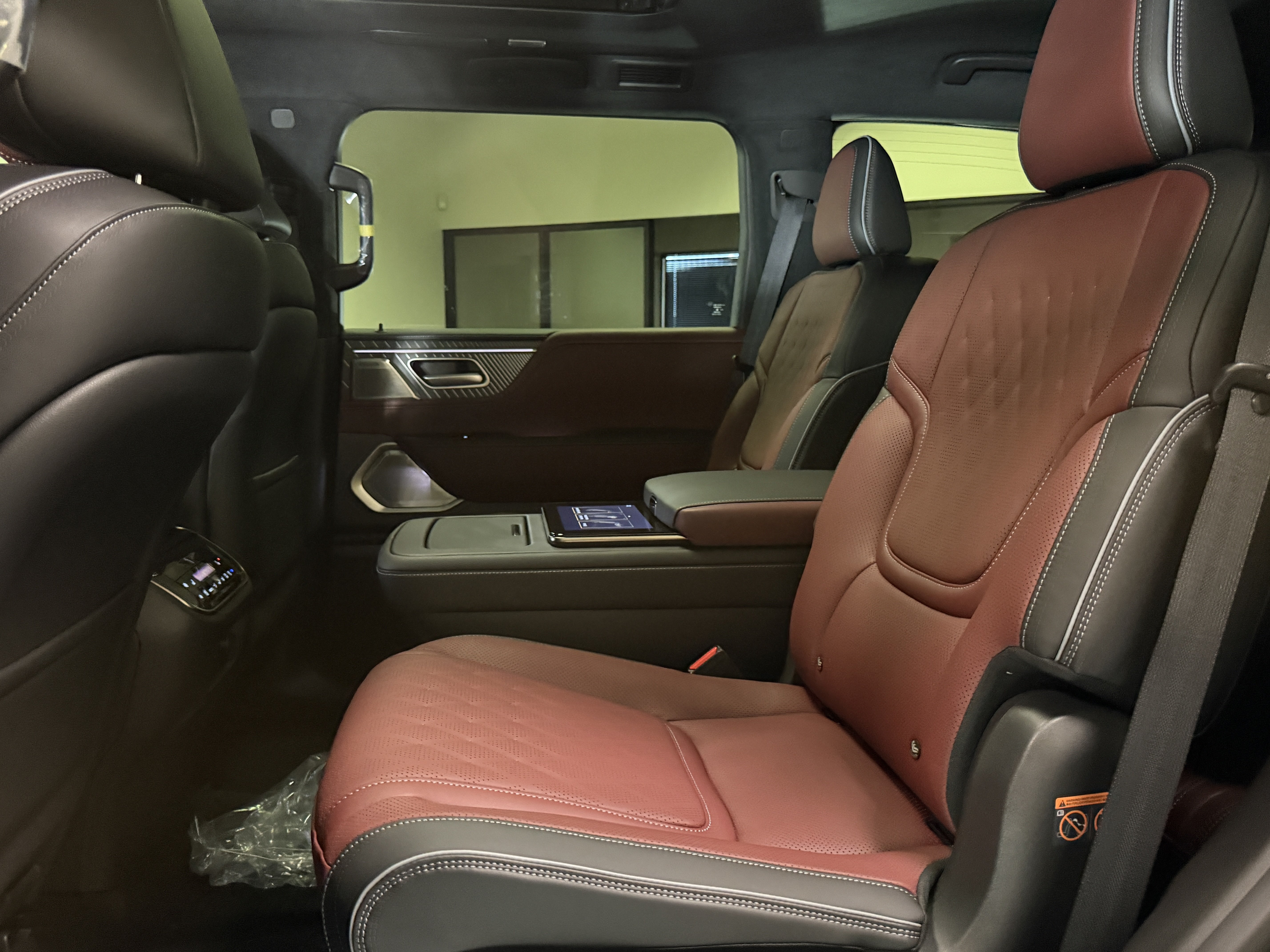 New 2026 INFINITI QX80 Autograph w/ Premium Cargo Package AWD/4WD image 16