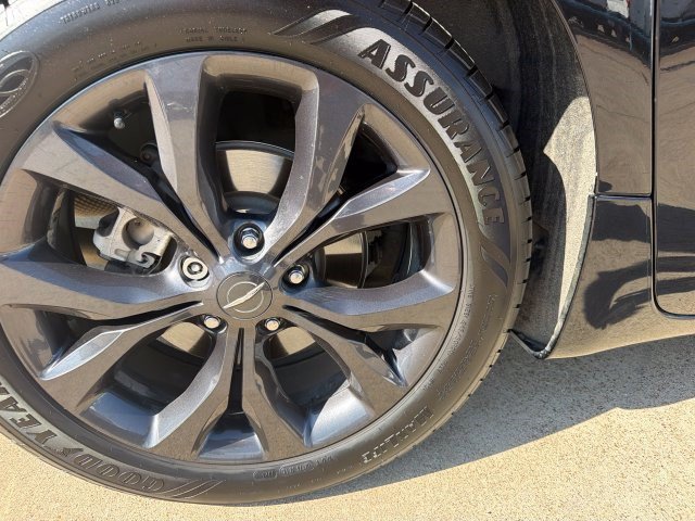 Used 2019 Chrysler Pacifica Touring-L Plus w/ Advanced Safetytec Group FWD image 13