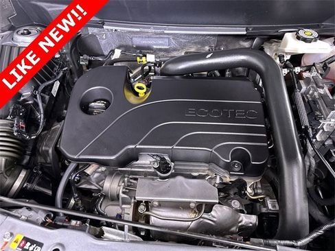 Used 2025 Chevrolet Equinox ACTIV w/ Safety and Technology Package image 31