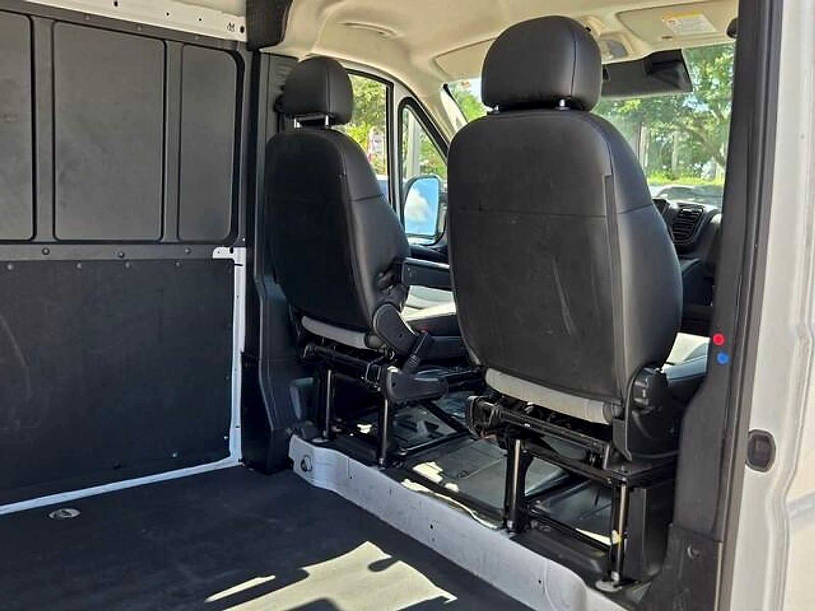Used 2024 RAM ProMaster 2500 w/ Convenience Group FWD image 16
