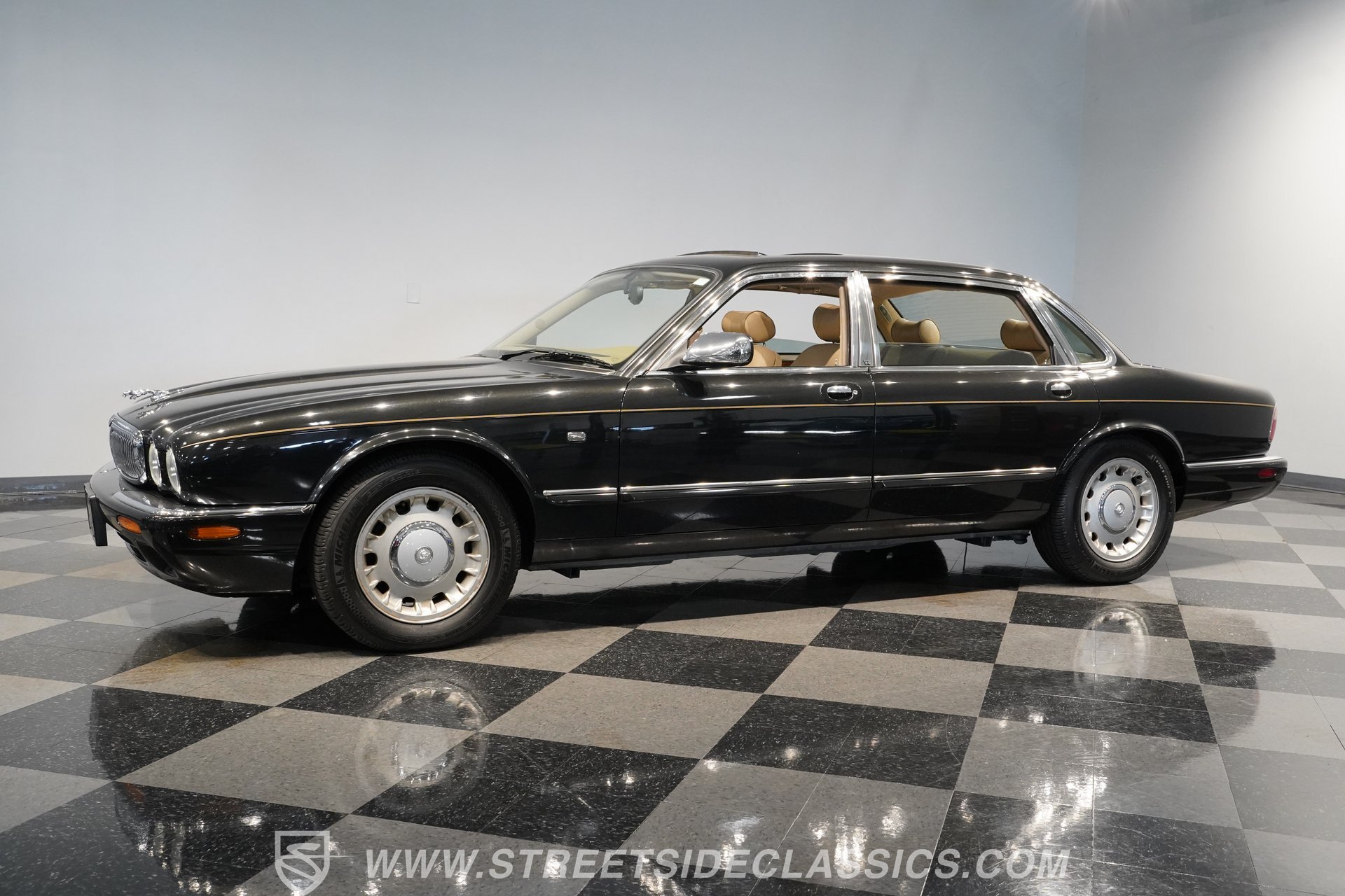 Used 1998 Jaguar XJ8 L RWD image 7