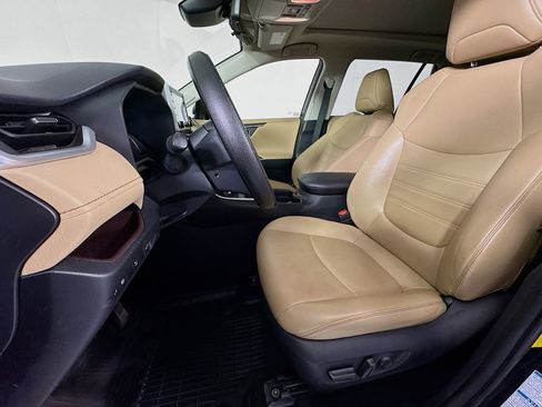 Used 2019 Toyota RAV4 Limited w/ Advanced Technology Package image 25