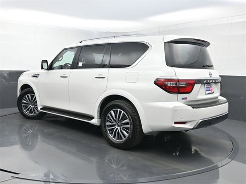 Used 2024 Nissan Armada SL w/ Captain's Chairs Package image 26