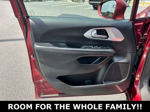 Used 2019 Chrysler Pacifica Touring-L Plus w/ S Appearance Package FWD image 12
