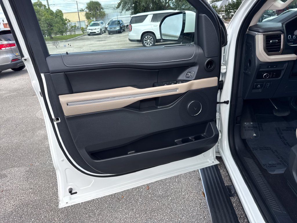 Used 2023 Ford Expedition Limited RWD image 15