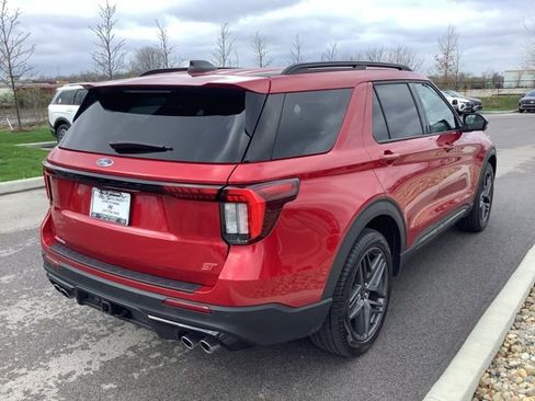 Used 2025 Ford Explorer ST AWD/4WD image 5