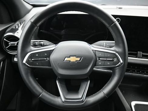 Used 2025 Chevrolet Equinox LT AWD/4WD image 15