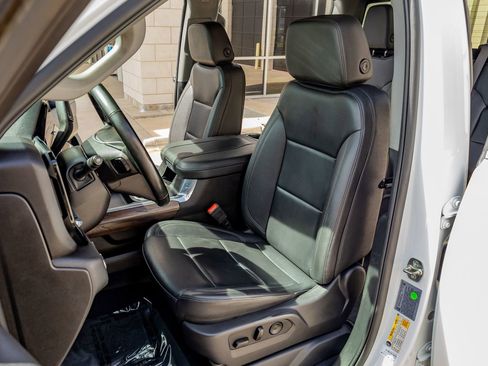 Used 2025 GMC Sierra 2500 SLT w/ SLT Convenience Package image 28