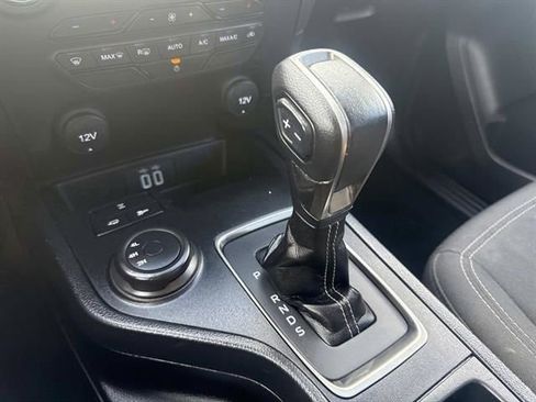 Used 2022 Ford Ranger XLT w/ Equipment Group 301A Mid image 2