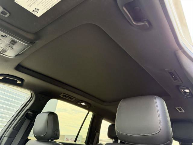 Used 2023 Cadillac XT6 Premium Luxury w/ LPO, Floor Liner Package AWD/4WD image 22