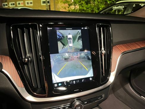 Used 2025 Volvo V60 B5 Cross Country Plus image 17