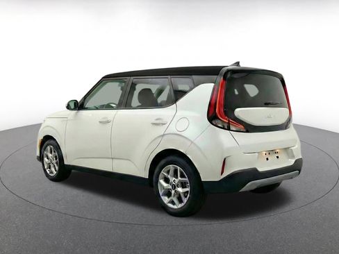 Used 2025 Kia Soul LX w/ LX Technology Package FWD image 7
