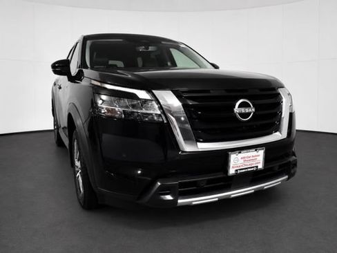 Used 2023 Nissan Pathfinder SL AWD/4WD image 3