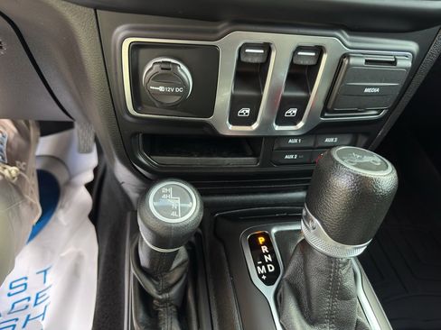 Used 2020 Jeep Wrangler Sport image 23