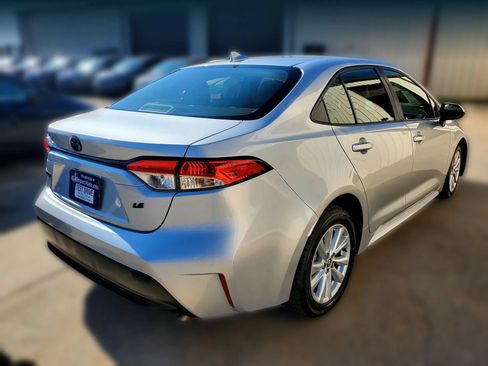 Used 2023 Toyota Corolla LE w/ LE Convenience Package FWD image 16