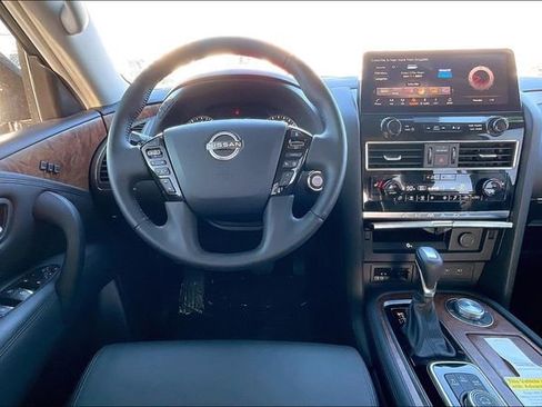 Used 2024 Nissan Armada SL w/ Captain's Chairs Package image 5