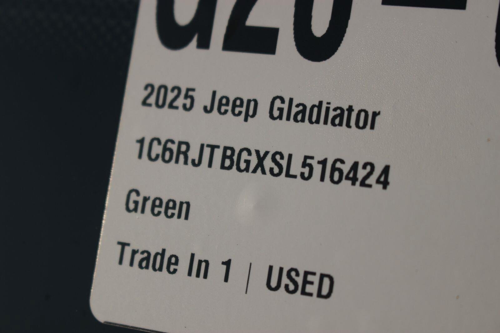 Used 2025 Jeep Gladiator Rubicon w/ Convenience Group AWD/4WD image 41