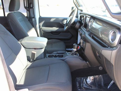 Used 2023 Jeep Wrangler Sahara image 8