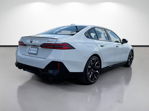 New 2027 BMW 530i RWD image 3