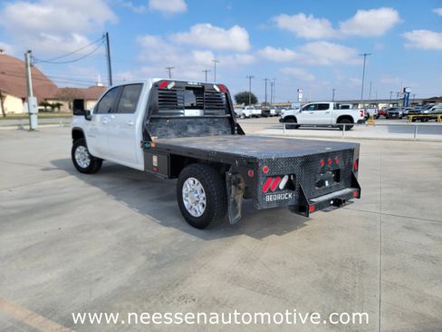 Used 2022 Chevrolet Silverado 2500 LT w/ Convenience Package image 5