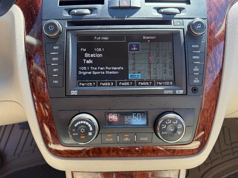 Used 2006 Cadillac DTS Luxury I w/ Sun And Sound Package image 21