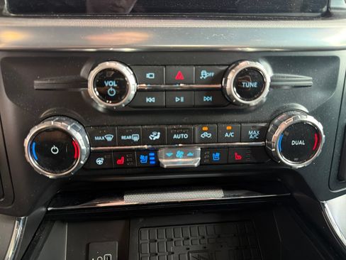 Used 2025 Ford F150 Lariat w/ Equipment Group 502A High AWD/4WD image 25